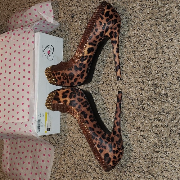 P♡K leopard print & gold spikes super high heels pumps Faris Brzmet sz 7.5 - Picture 7 of 16
